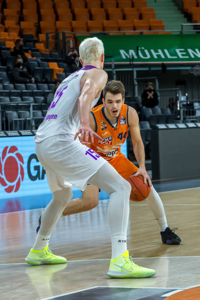 守频频受到 守频频受到