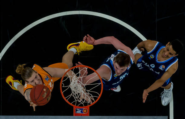 年轻中场卡 年轻中场卡